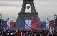 Finali Euro2016; scontri tra tifoserie alla Torre Eiffel; molti arresti con lancio di gas lacrimogeni