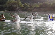 Le canoe del Tirrenia Todaro di Roma sullo specchio acqueo del Lago Turano