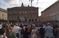 Genova nel cuore scende in piazza de Ferrari, commozione per la lettura dei 43 nomi delle vittime